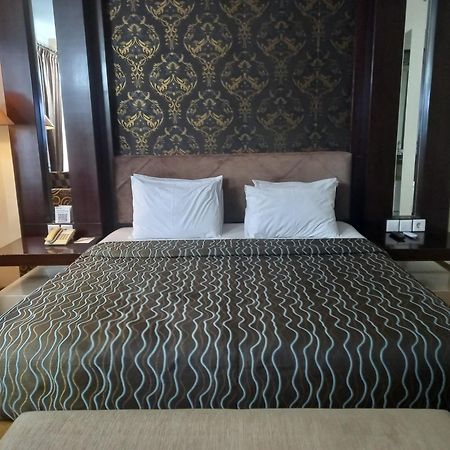 Hotel Dafam Pekalongan Buitenkant foto