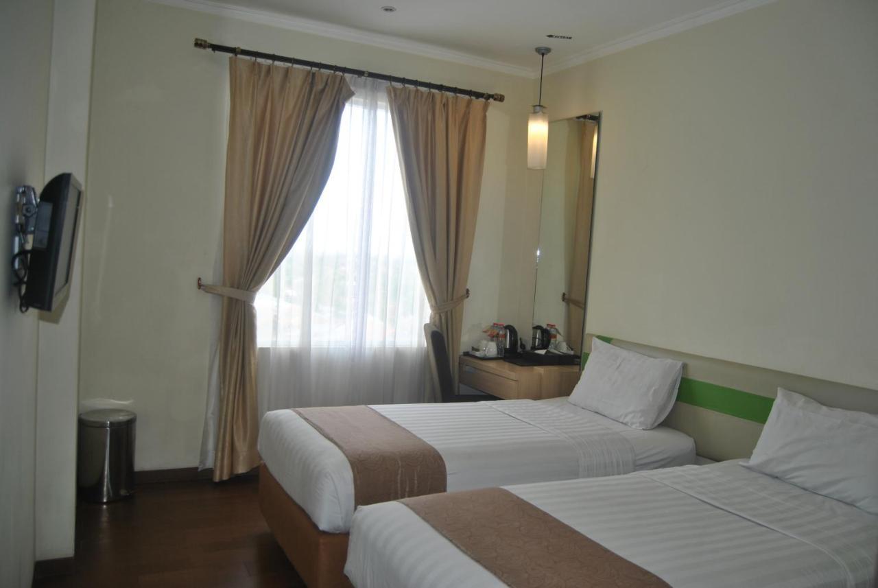 Hotel Dafam Pekalongan Buitenkant foto