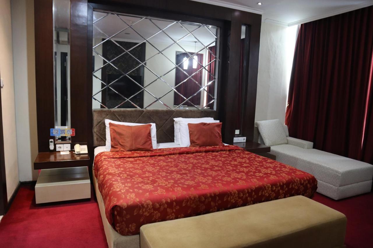 Hotel Dafam Pekalongan Buitenkant foto