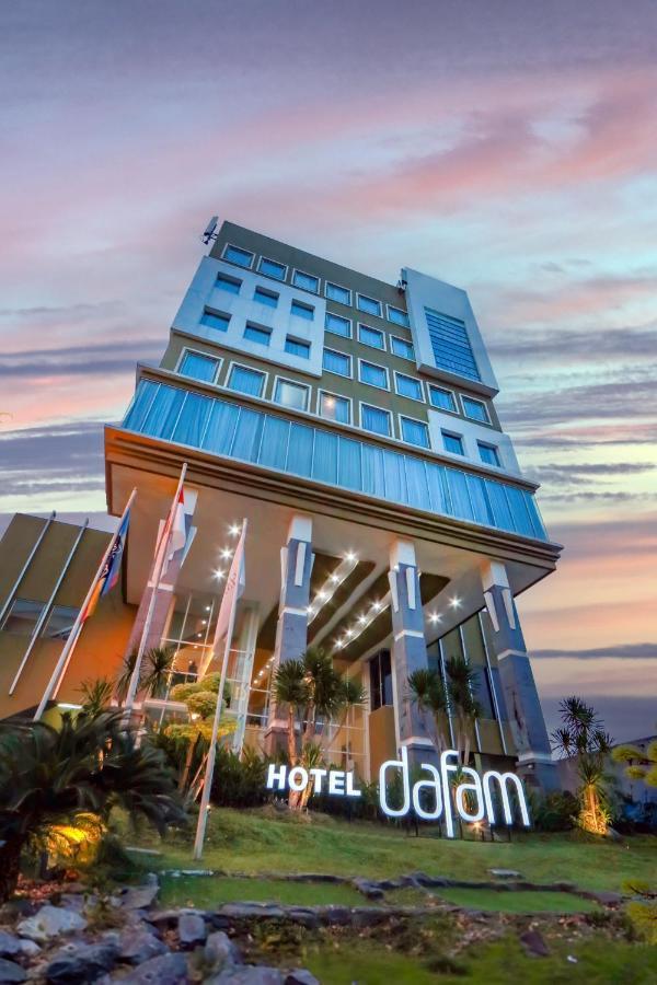 Hotel Dafam Pekalongan Buitenkant foto