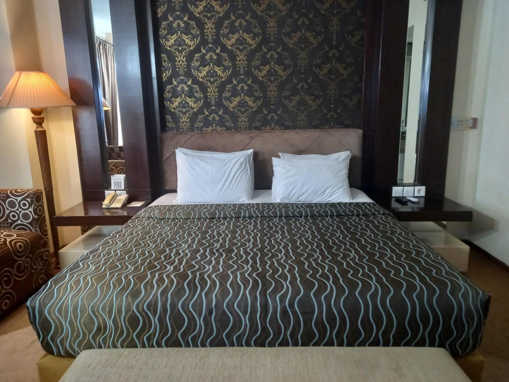 Hotel Dafam Pekalongan Buitenkant foto
