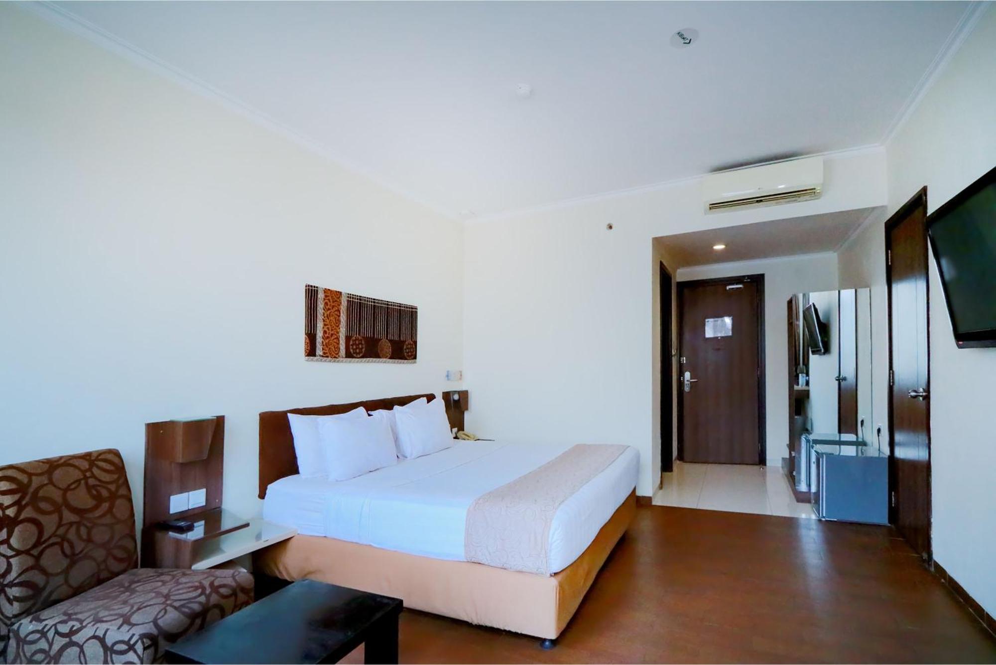 Hotel Dafam Pekalongan Buitenkant foto