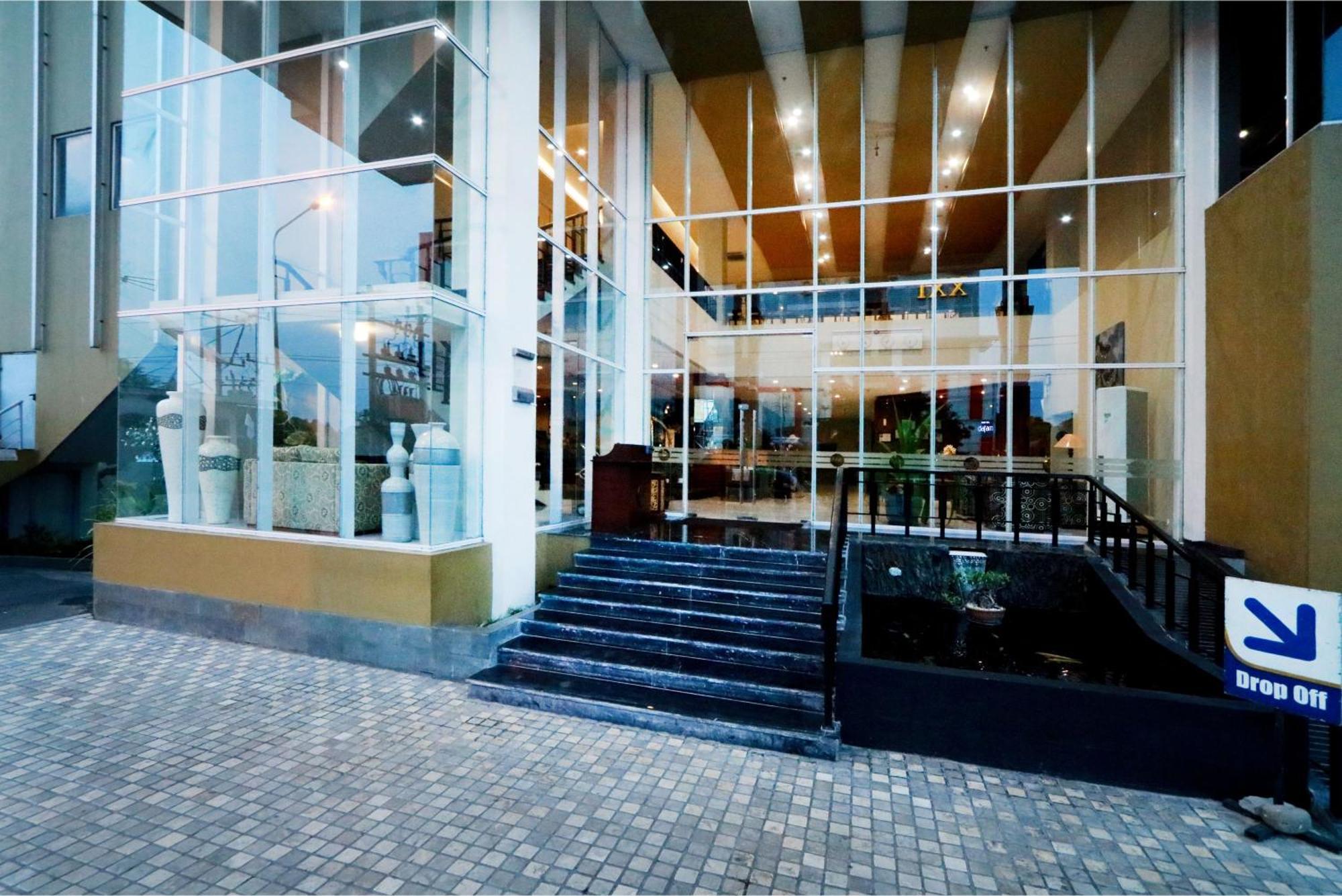 Hotel Dafam Pekalongan Buitenkant foto