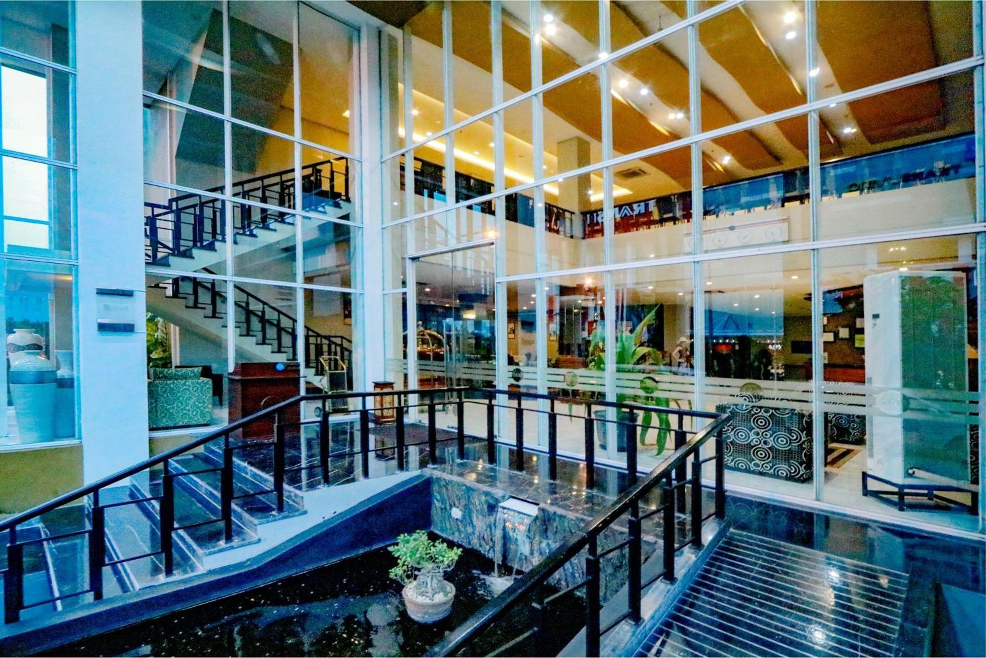 Hotel Dafam Pekalongan Buitenkant foto
