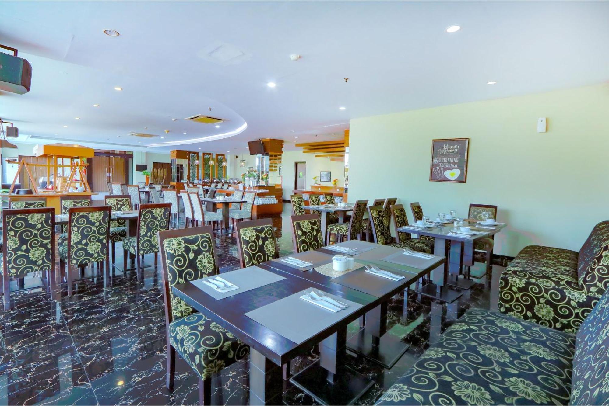 Hotel Dafam Pekalongan Buitenkant foto