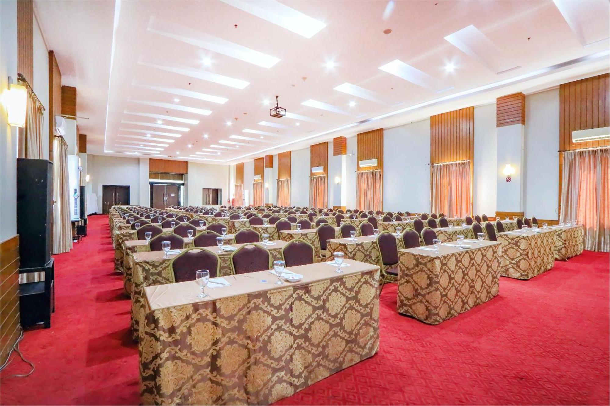 Hotel Dafam Pekalongan Buitenkant foto