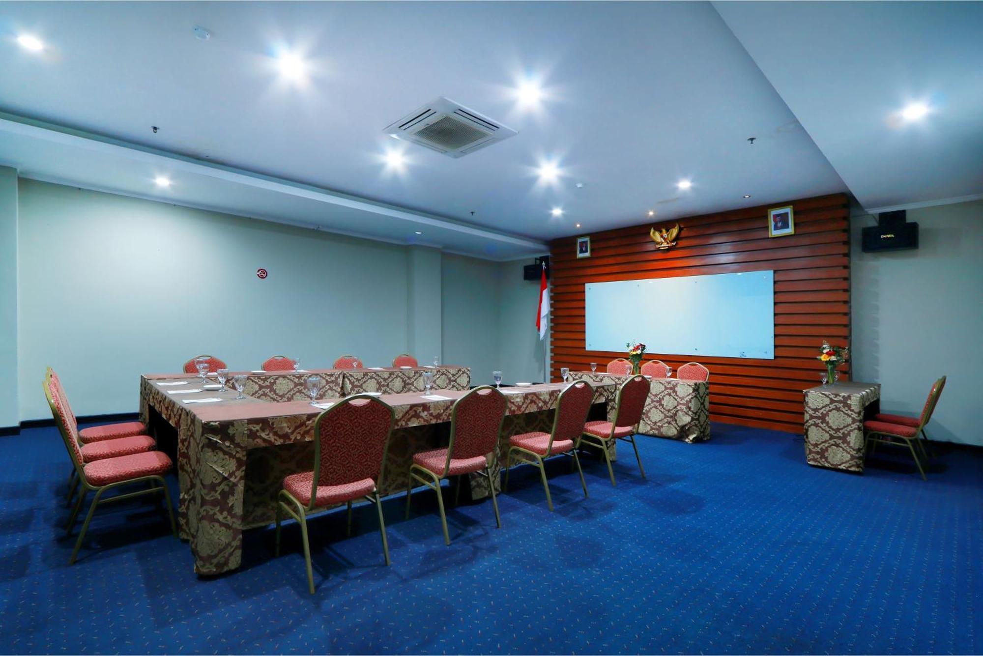 Hotel Dafam Pekalongan Buitenkant foto