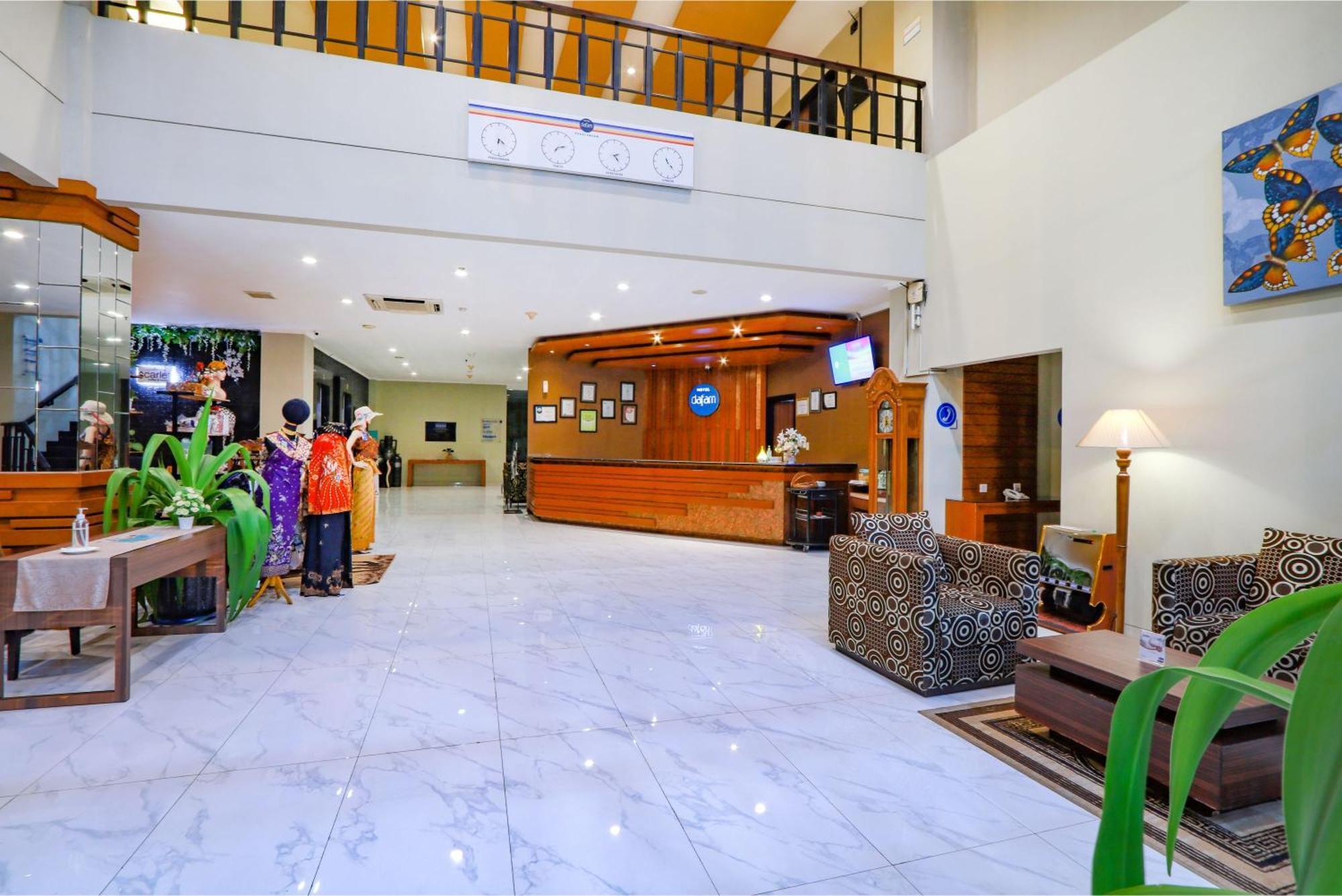 Hotel Dafam Pekalongan Buitenkant foto