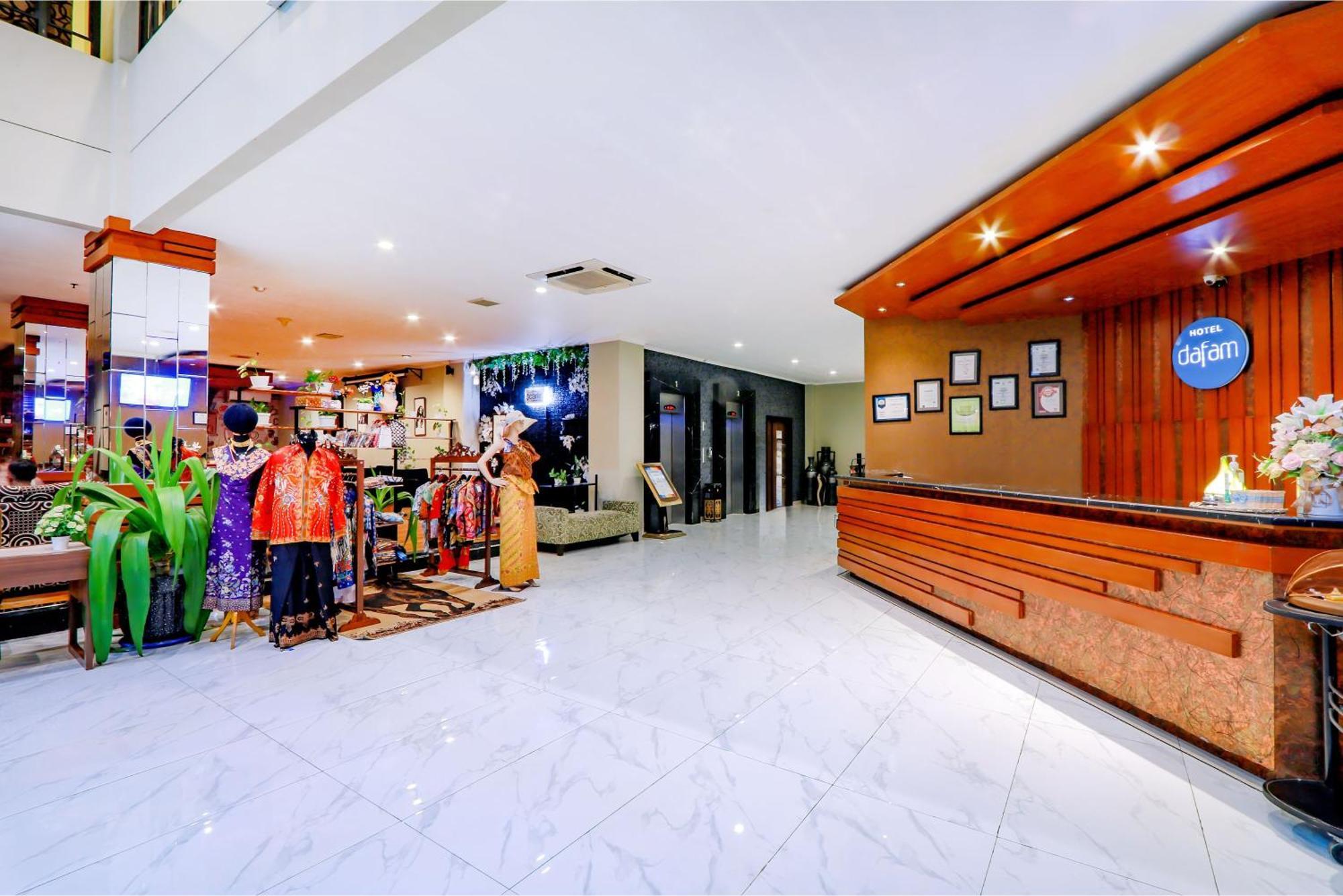 Hotel Dafam Pekalongan Buitenkant foto