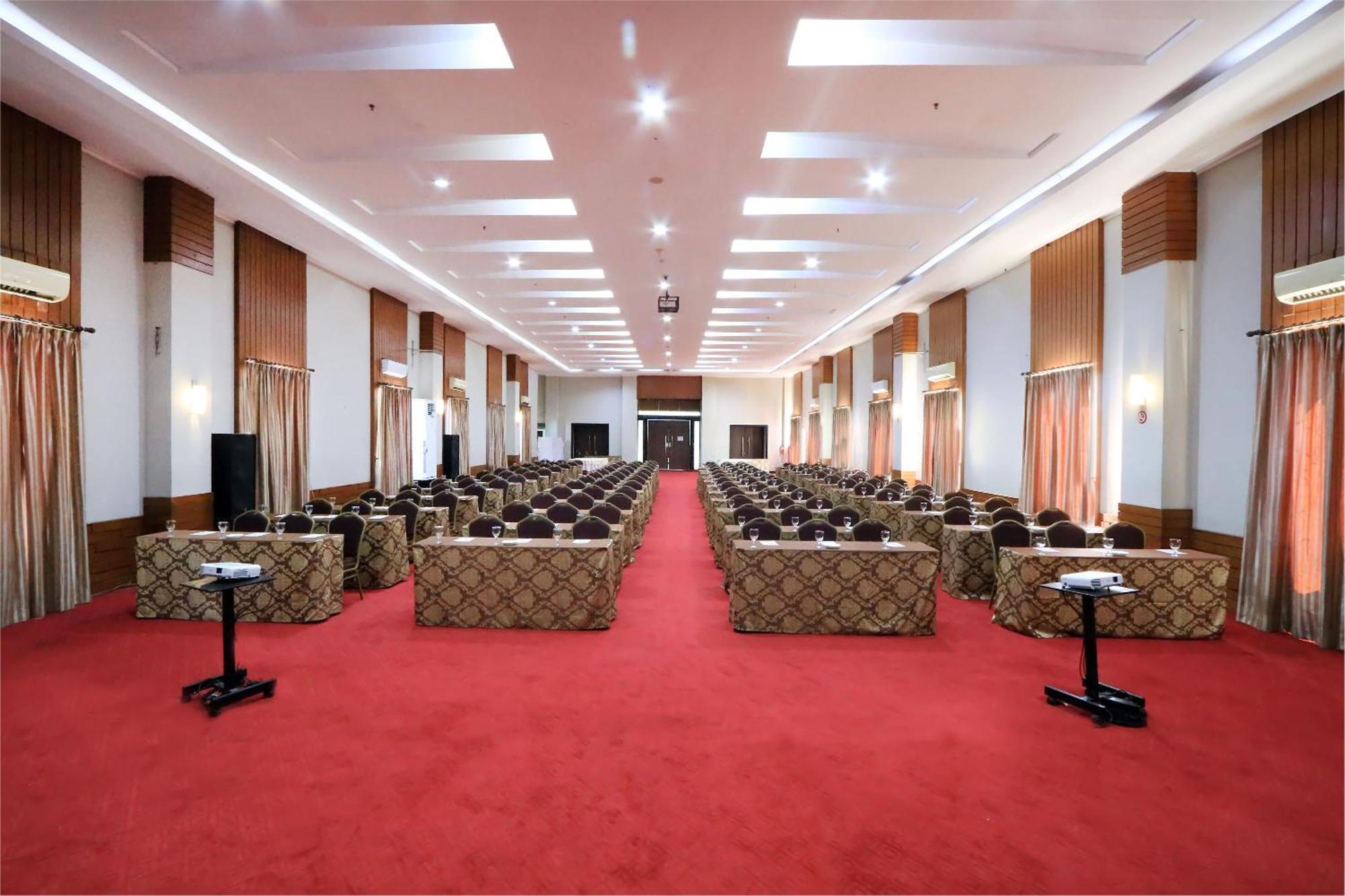Hotel Dafam Pekalongan Buitenkant foto