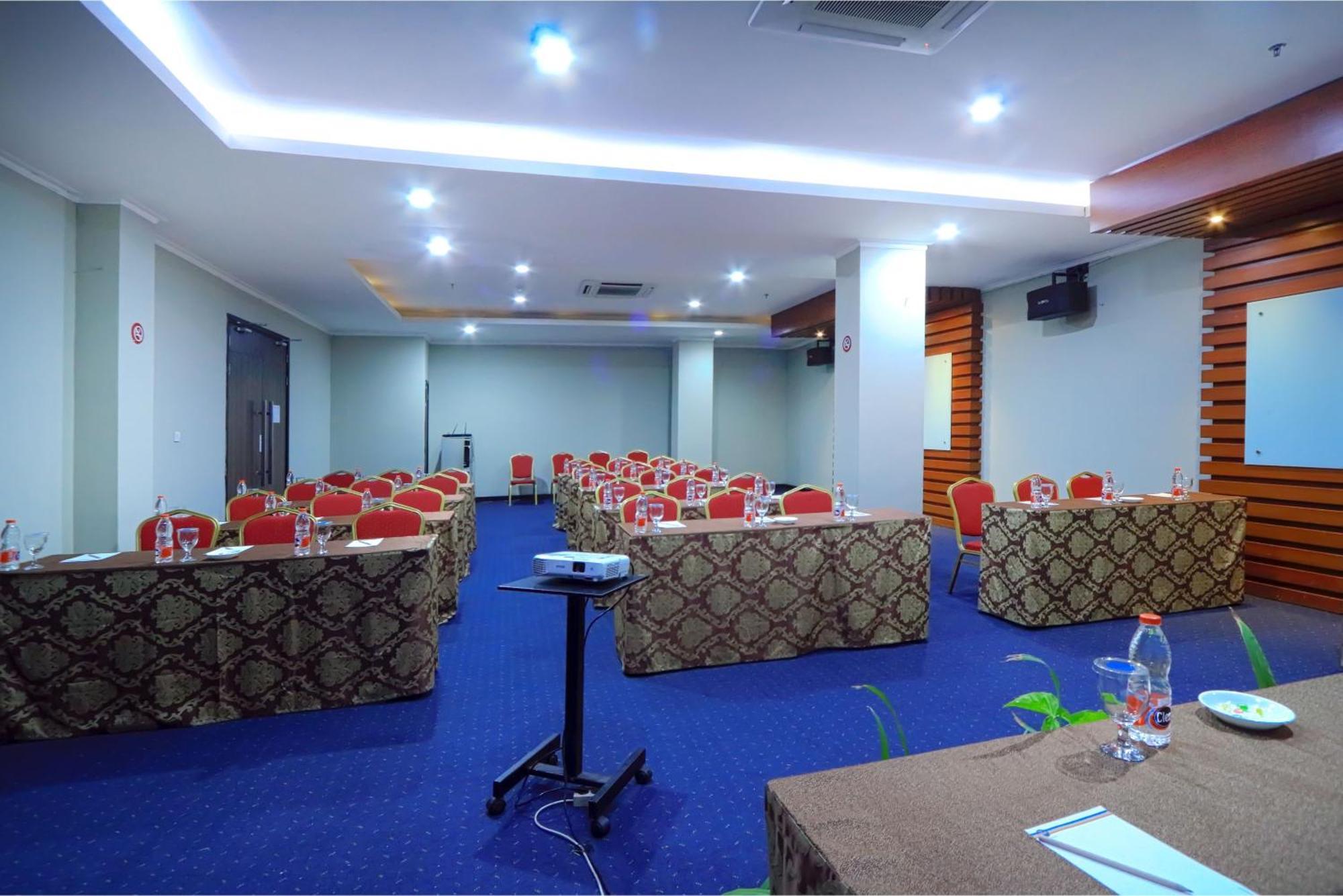 Hotel Dafam Pekalongan Buitenkant foto
