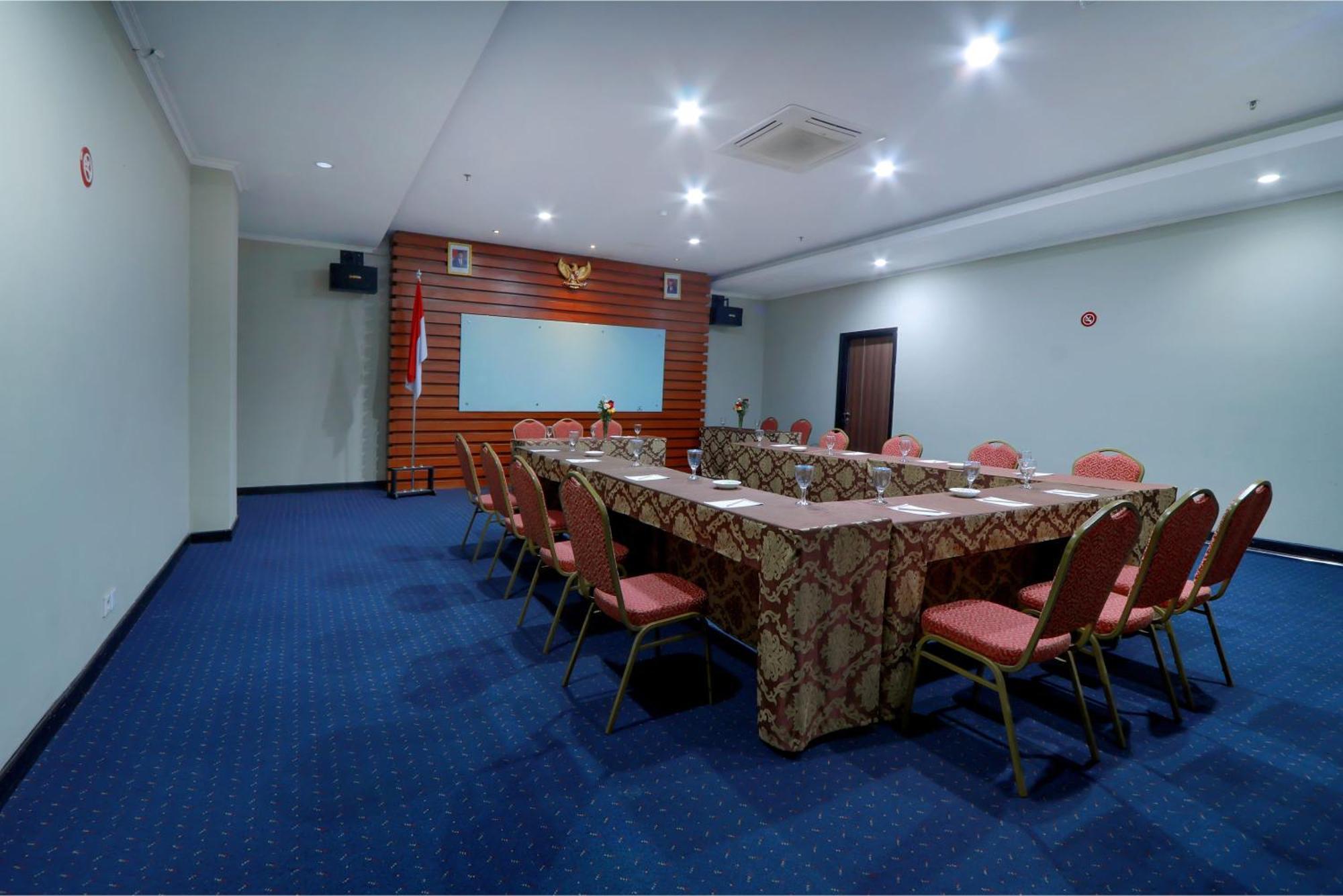 Hotel Dafam Pekalongan Buitenkant foto