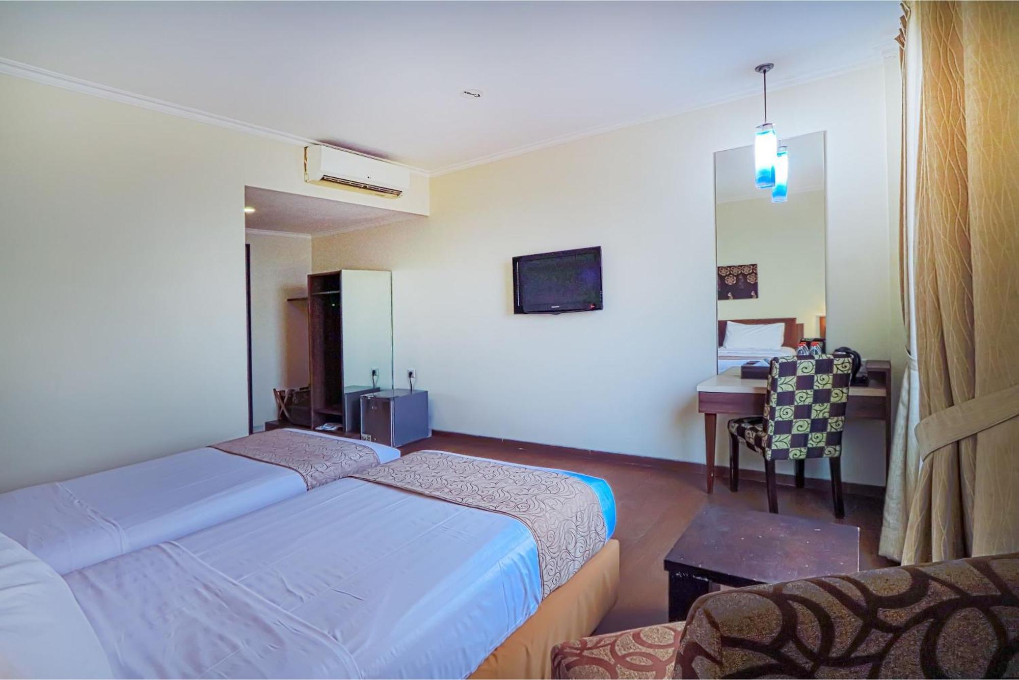 Hotel Dafam Pekalongan Buitenkant foto