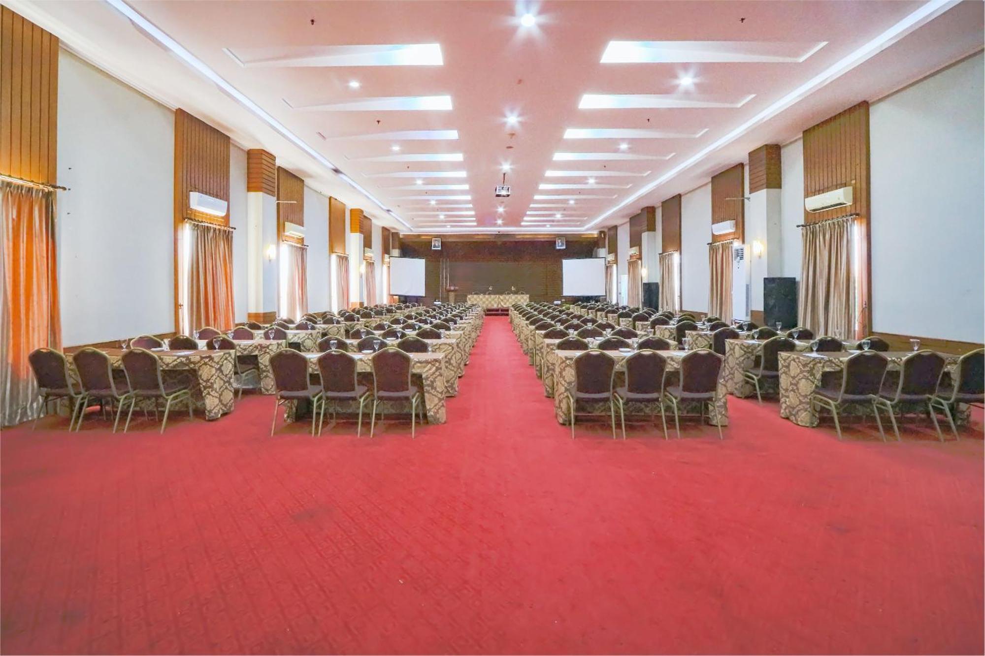 Hotel Dafam Pekalongan Buitenkant foto