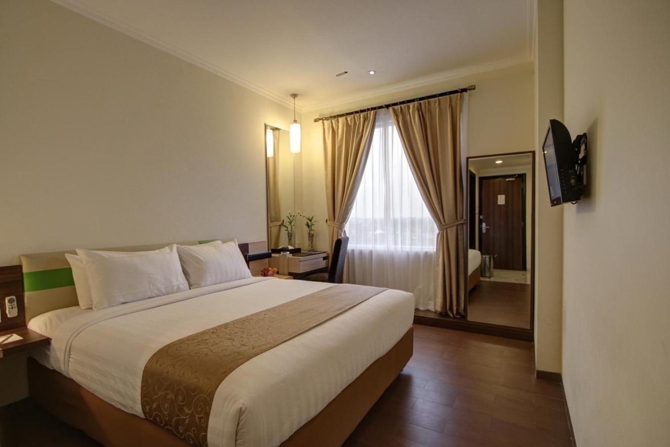 Hotel Dafam Pekalongan Buitenkant foto